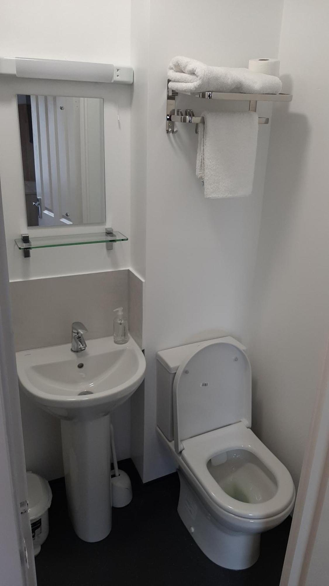 The Sportsview Guest House Oxford Room photo